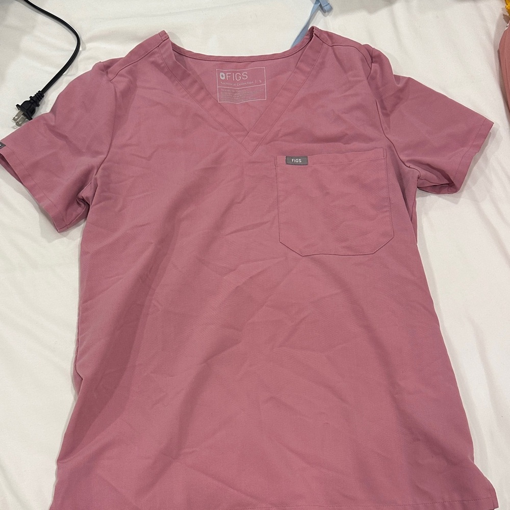 Figs women’s Mauve V-Neck Scrub Top small